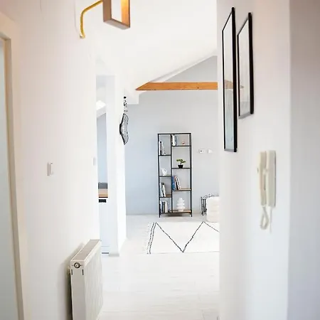 Cozy Modern Apartment In The Old Town - Hlavna Street Kosice Exterior photo