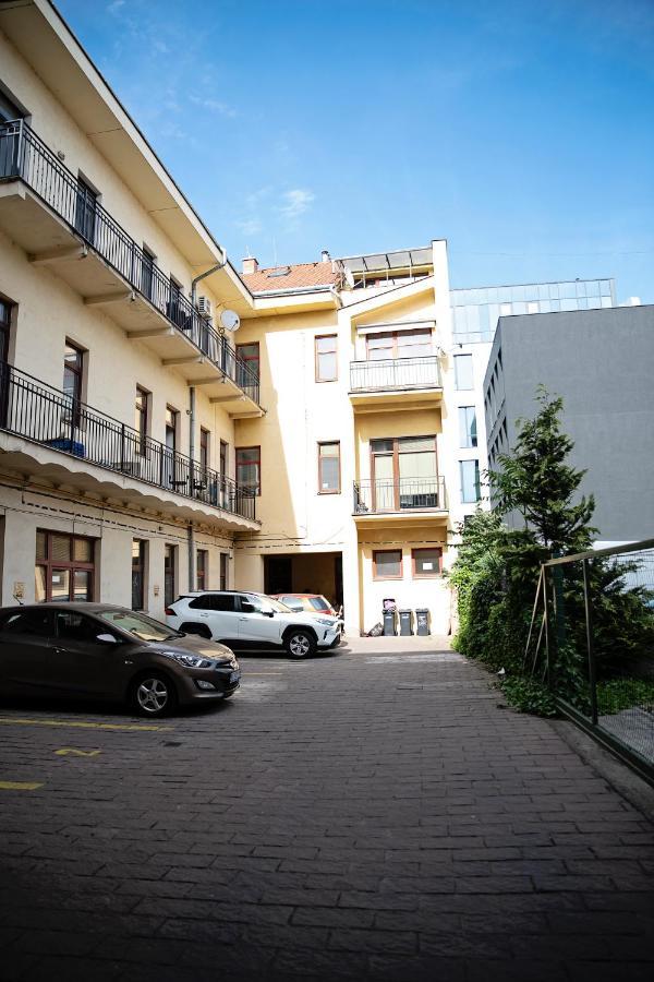 Cozy Modern In The Old Town - Hlavna Street Apartment Kosice