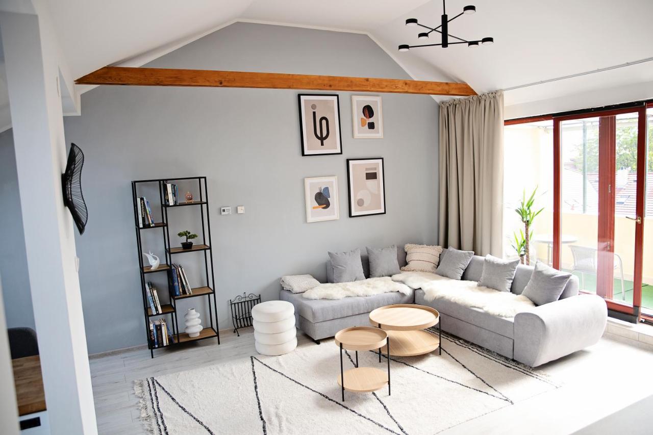Cozy Modern In The Old Town - Hlavna Street Apartment *