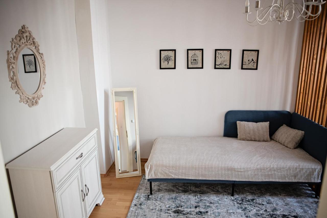 Apartment Cozy Modern In The Old Town - Hlavna Street