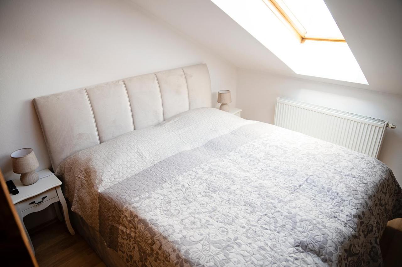 Apartment Cozy Modern In The Old Town - Hlavna Street *